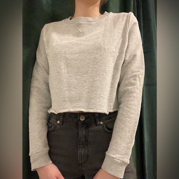 COS Stores cropped light grey cotton sweatshirt - Picture 9 of 12